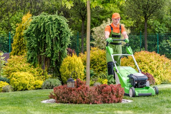Commercial Yard Maintenance in Saint Johns